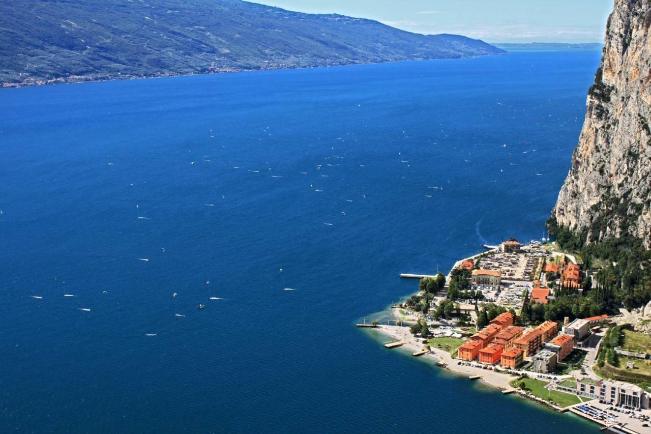 Campione Splendid View By Gardadomusmea Apartment Campione del Garda Exterior photo